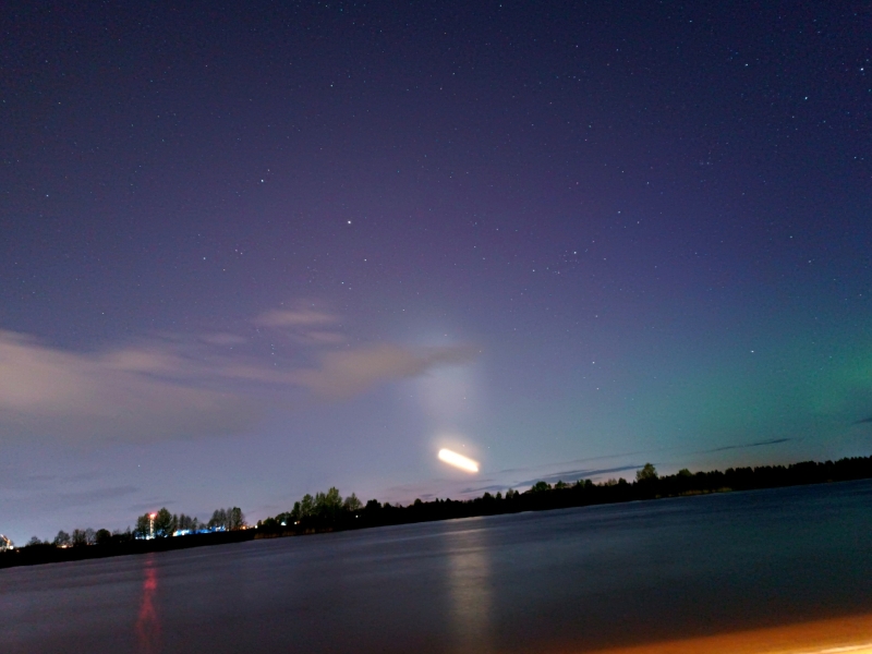 SpaceX не удалось скрыть ночной полёт Falcon 9 над Россией — пользователи делятся фотографиями
