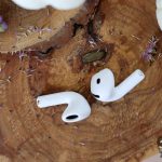 Обзор наушников AirPods 4: классика Apple, но с шумоподавлением