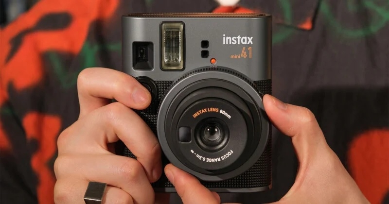 Fujifilm представила камеру мгновенной печати Instax mini 41 с повышенным качеством селфи и крупных планов